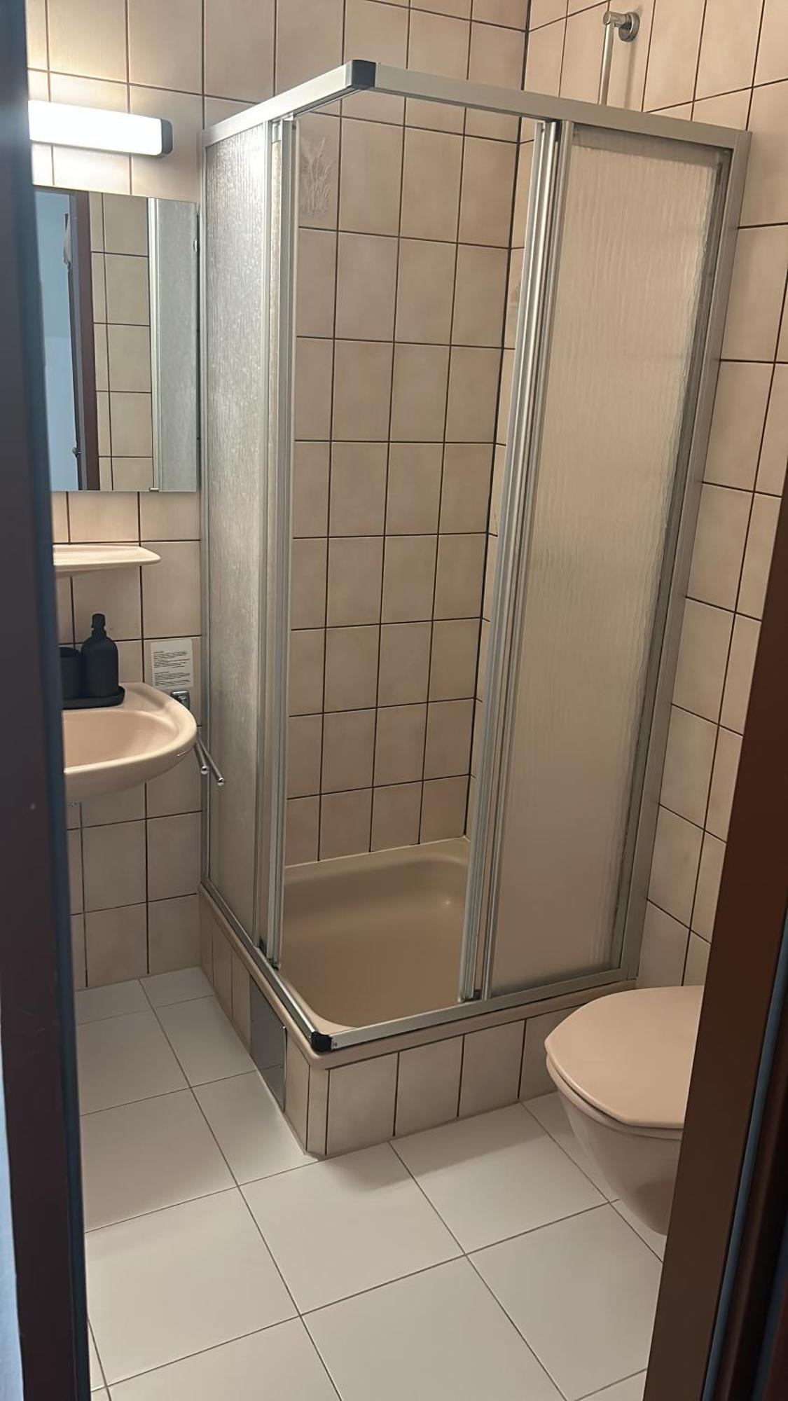 Self-Check-In Hotel Adlon Bécs Kültér fotó