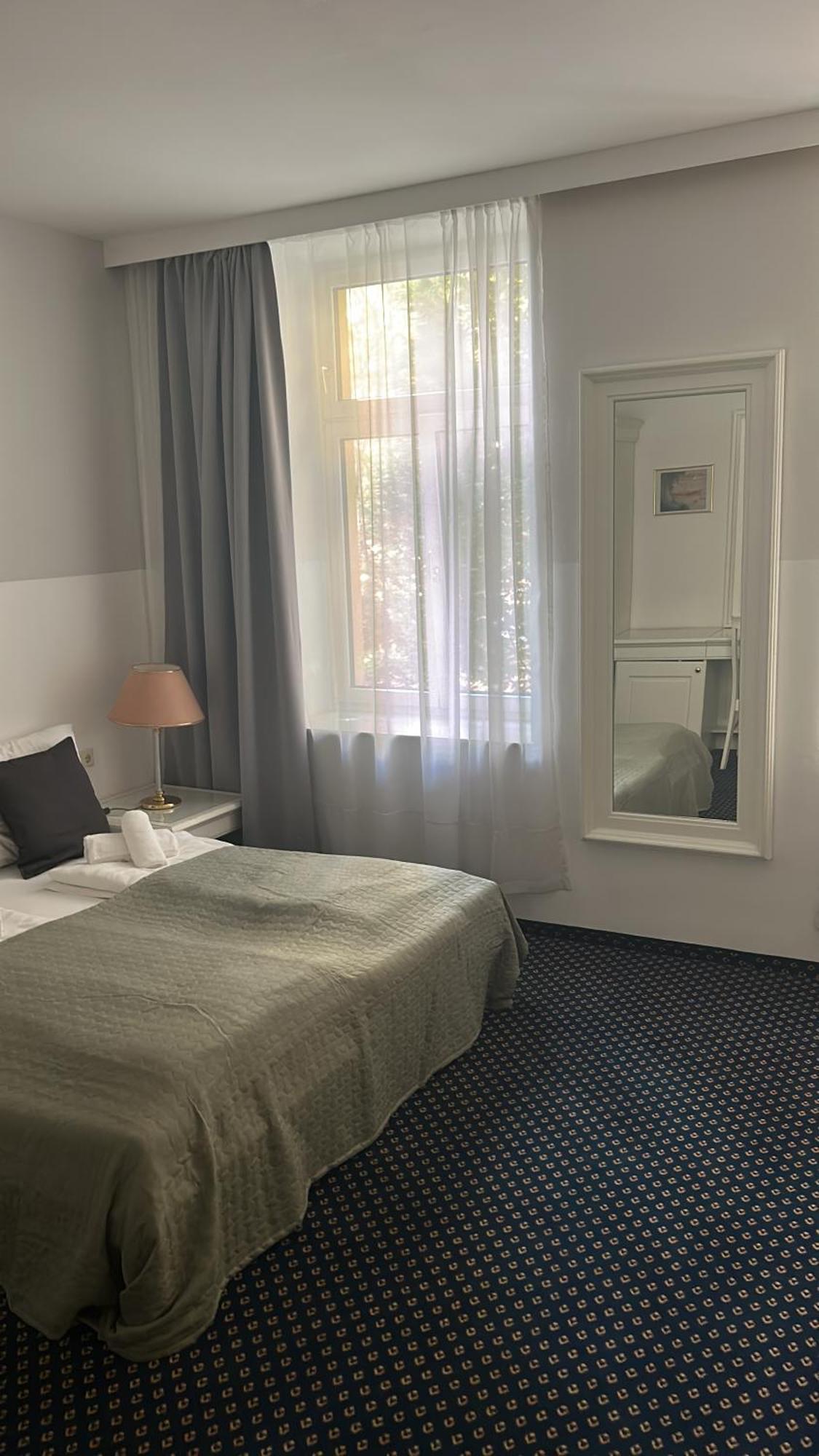 Self-Check-In Hotel Adlon Bécs Kültér fotó